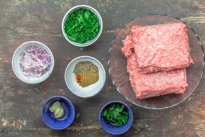 Greek Lamb Burgers: Prepare the ingredients